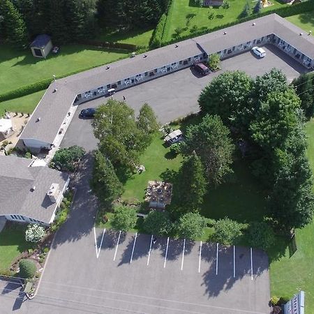 Motel La Cheminee Saint-Jerome Bagian luar foto
