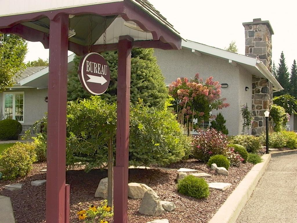 Motel La Cheminee Saint-Jerome Bagian luar foto